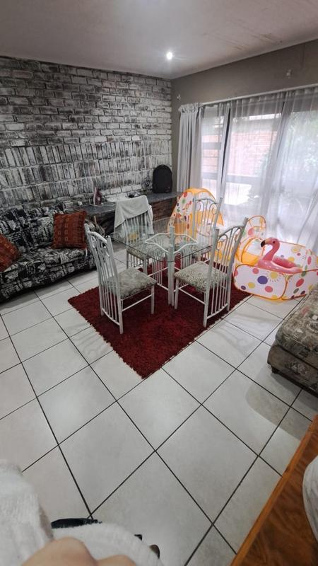 To Let 4 Bedroom Property for Rent in Petersfield Gauteng