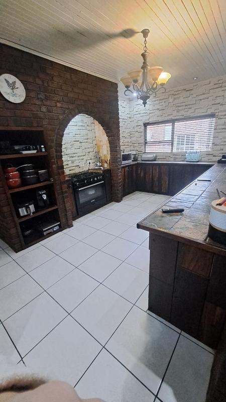 To Let 4 Bedroom Property for Rent in Petersfield Gauteng