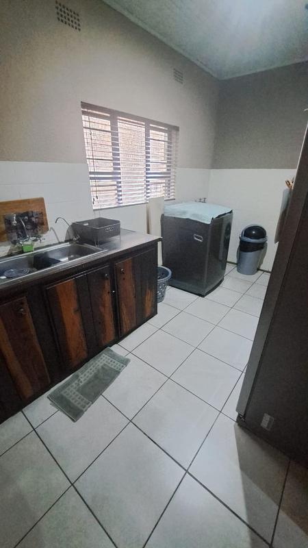 To Let 4 Bedroom Property for Rent in Petersfield Gauteng