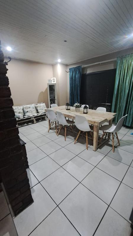 To Let 4 Bedroom Property for Rent in Petersfield Gauteng
