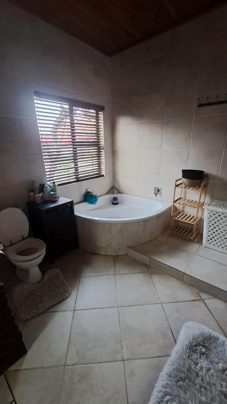 To Let 4 Bedroom Property for Rent in Petersfield Gauteng