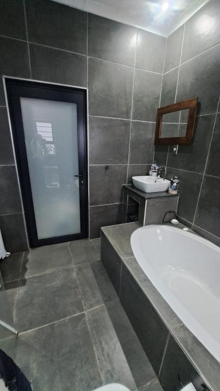 To Let 4 Bedroom Property for Rent in Petersfield Gauteng