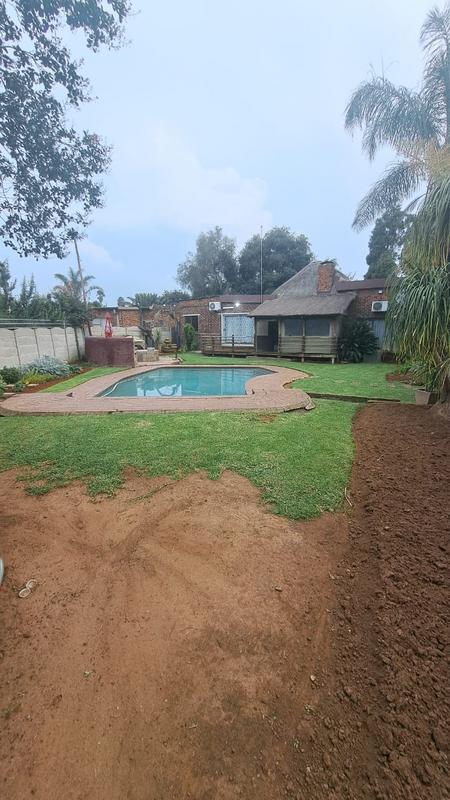 To Let 4 Bedroom Property for Rent in Petersfield Gauteng