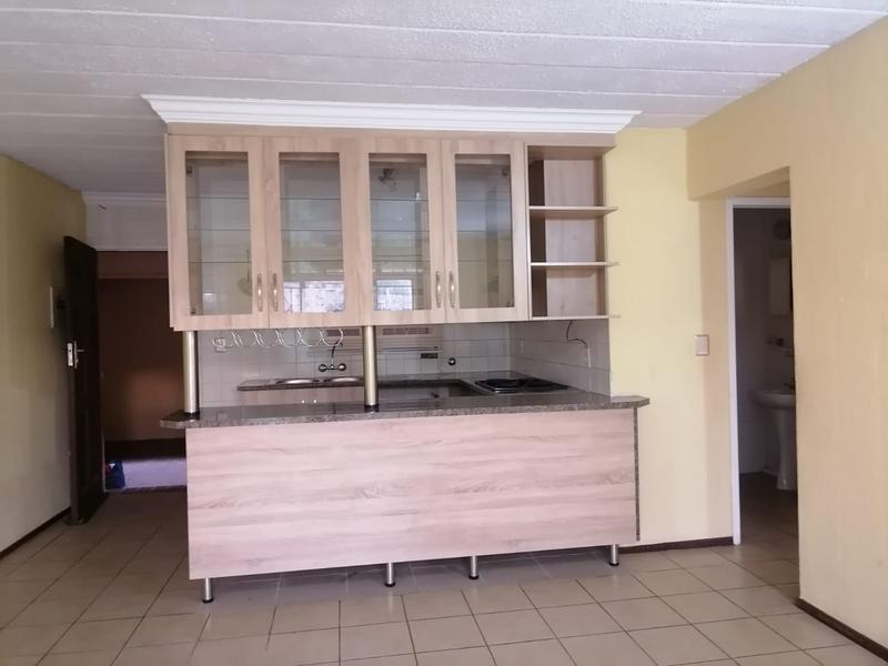 To Let 2 Bedroom Property for Rent in Helderkruin Gauteng