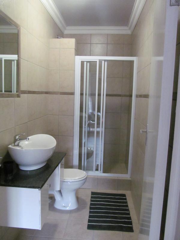 To Let 1 Bedroom Property for Rent in Buccleuch Gauteng