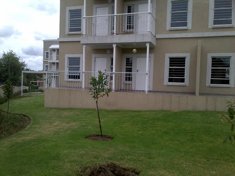 To Let 1 Bedroom Property for Rent in Buccleuch Gauteng