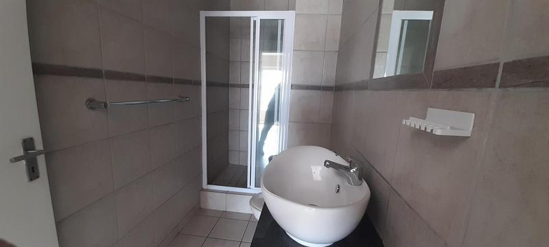 To Let 1 Bedroom Property for Rent in Buccleuch Gauteng