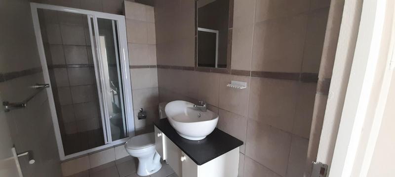 To Let 1 Bedroom Property for Rent in Buccleuch Gauteng