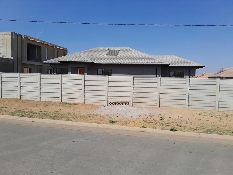 3 Bedroom Property for Sale in Azaadville Gauteng
