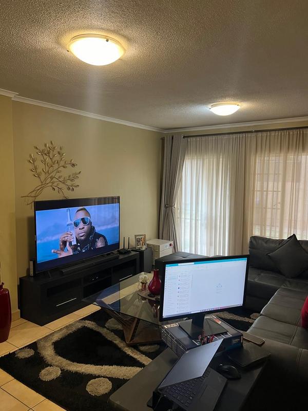 2 Bedroom Property for Sale in Meredale Gauteng