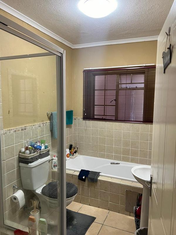 2 Bedroom Property for Sale in Meredale Gauteng