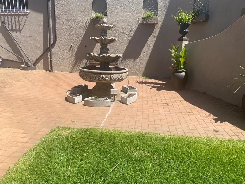 To Let 2 Bedroom Property for Rent in Dawnview Gauteng