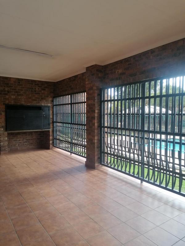 2 Bedroom Property for Sale in Sonneveld Gauteng