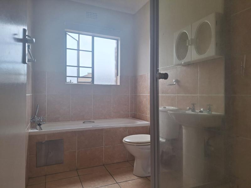 2 Bedroom Property for Sale in Sonneveld Gauteng