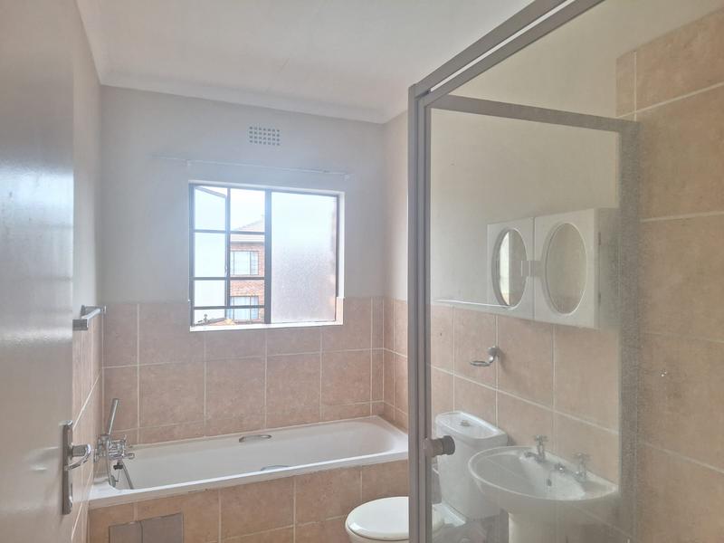 2 Bedroom Property for Sale in Sonneveld Gauteng