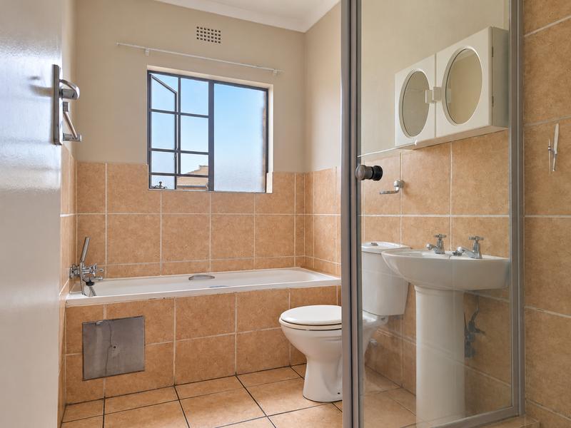 2 Bedroom Property for Sale in Sonneveld Gauteng