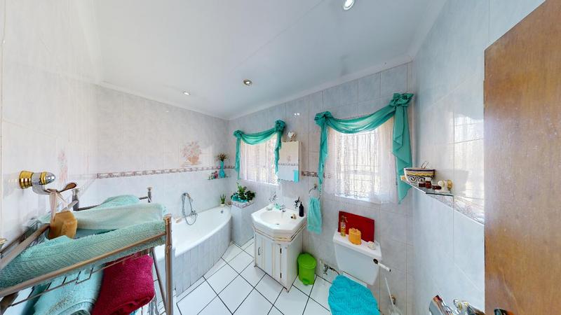 4 Bedroom Property for Sale in Kenleaf Gauteng