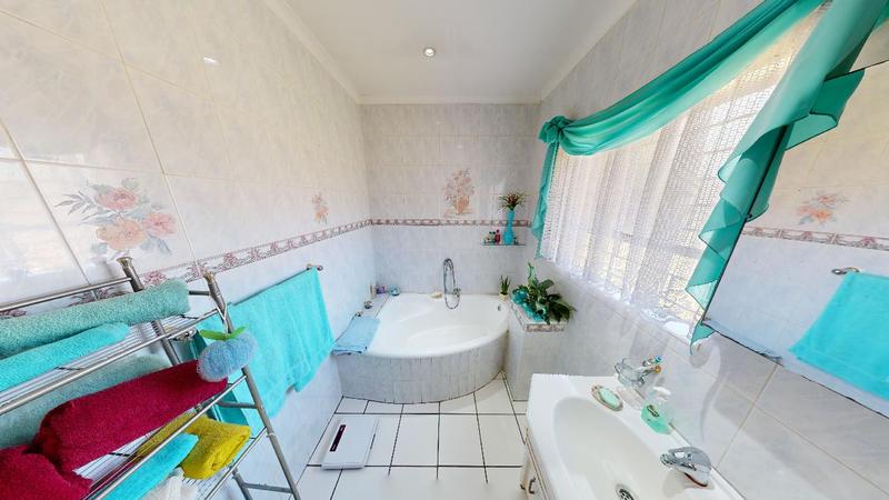 4 Bedroom Property for Sale in Kenleaf Gauteng