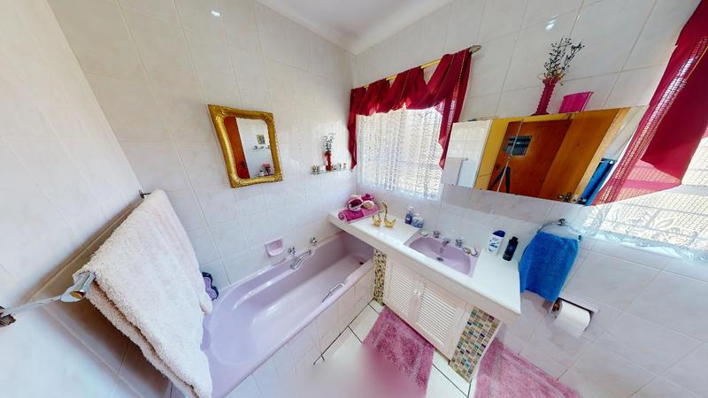 4 Bedroom Property for Sale in Kenleaf Gauteng