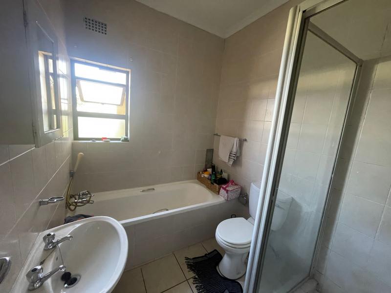 2 Bedroom Property for Sale in Lonehill Gauteng