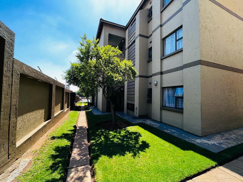 2 Bedroom Property for Sale in Lonehill Gauteng