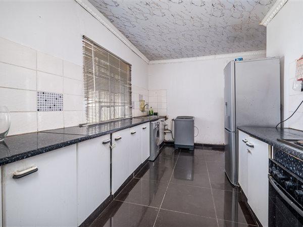 10 Bedroom Property for Sale in Brixton Gauteng