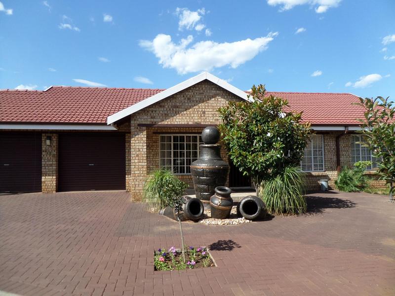 To Let 3 Bedroom Property for Rent in Kookrus Gauteng