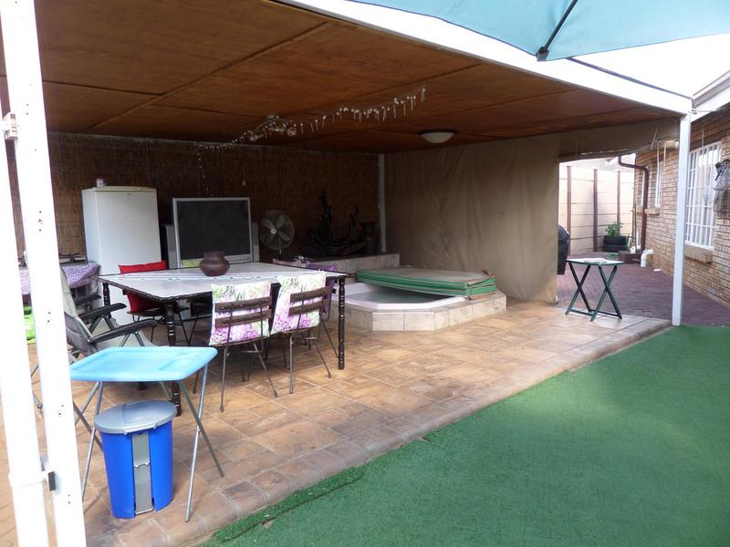 To Let 3 Bedroom Property for Rent in Kookrus Gauteng