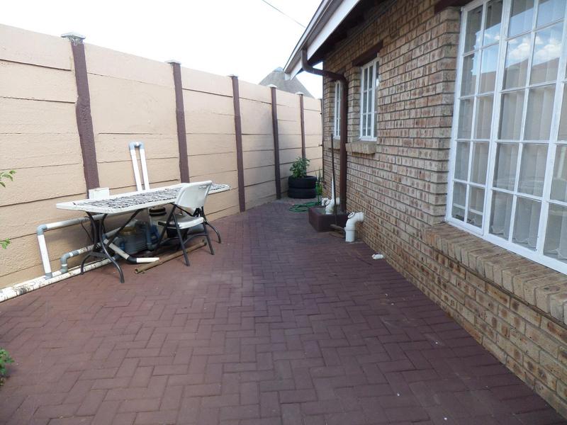 To Let 3 Bedroom Property for Rent in Kookrus Gauteng