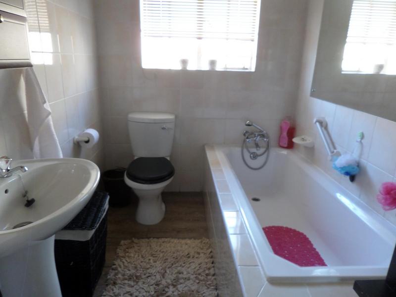 To Let 3 Bedroom Property for Rent in Kookrus Gauteng