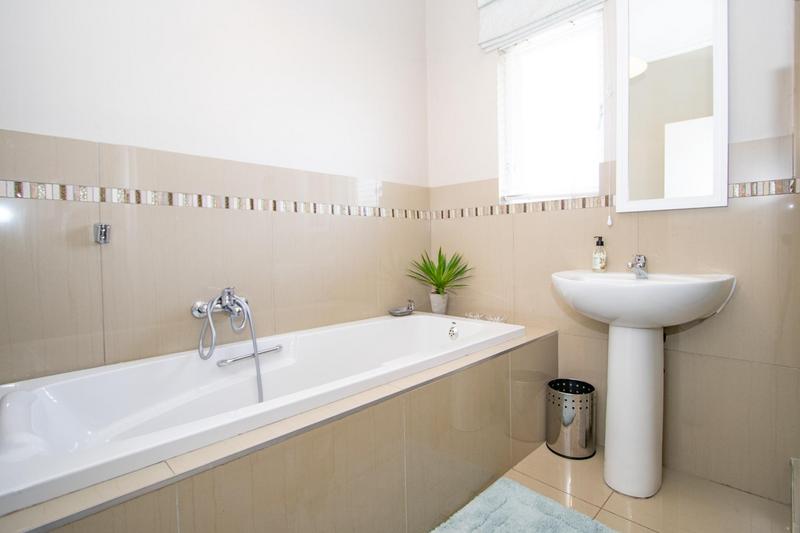 To Let 2 Bedroom Property for Rent in Saddlebrook Estate Gauteng