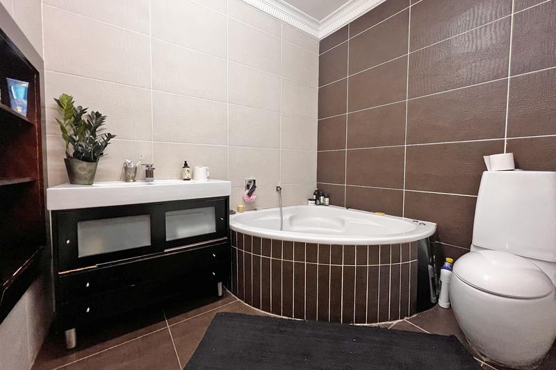 2 Bedroom Property for Sale in Atholl Gardens Gauteng