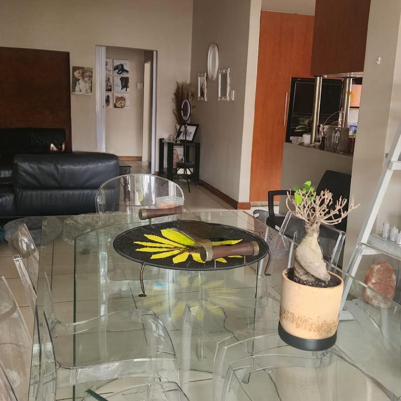 To Let 4 Bedroom Property for Rent in Orange Grove Gauteng