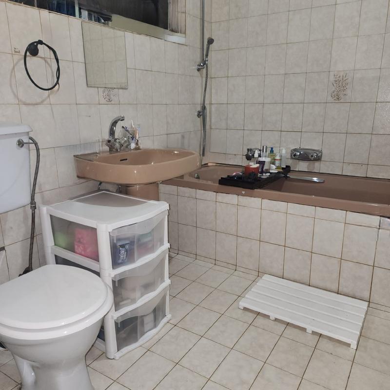 To Let 4 Bedroom Property for Rent in Orange Grove Gauteng