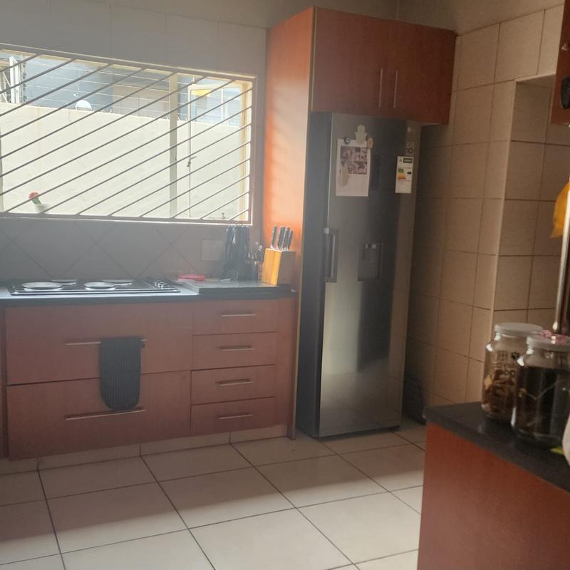 To Let 4 Bedroom Property for Rent in Orange Grove Gauteng