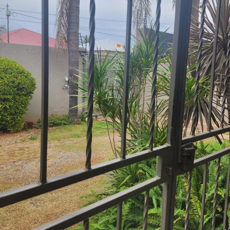 To Let 4 Bedroom Property for Rent in Orange Grove Gauteng