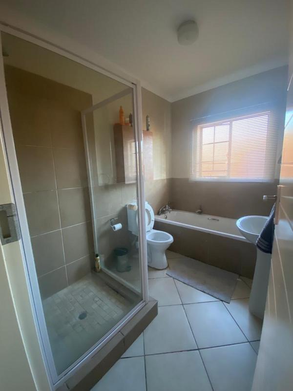 To Let 2 Bedroom Property for Rent in Monavoni Gauteng