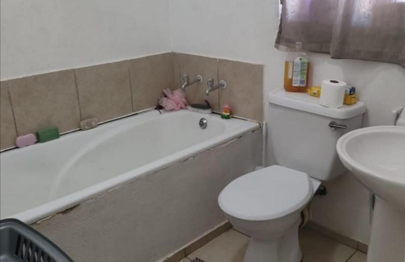 2 Bedroom Property for Sale in Crystal Park Gauteng