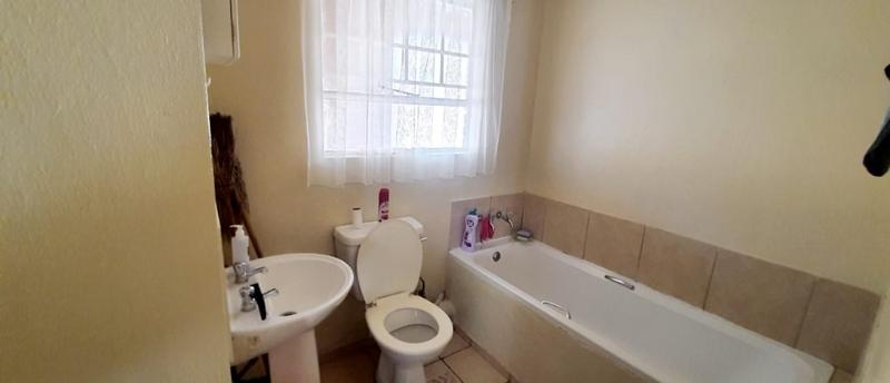 1 Bedroom Property for Sale in Crystal Park Gauteng