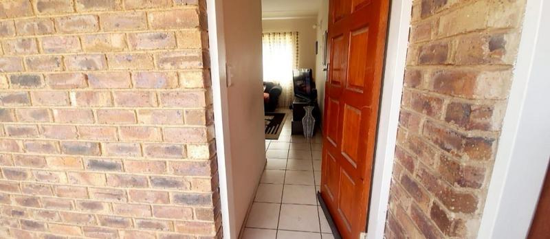 1 Bedroom Property for Sale in Crystal Park Gauteng