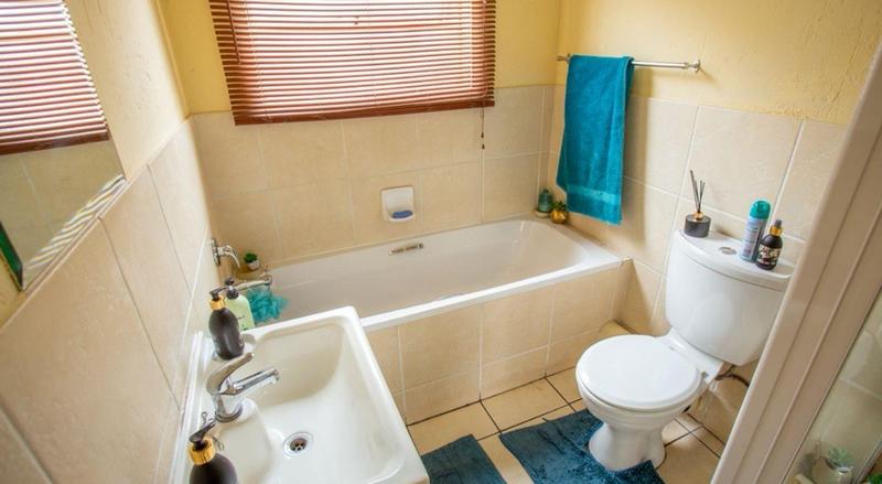 2 Bedroom Property for Sale in Crystal Park Gauteng
