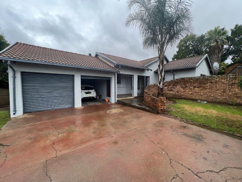 3 Bedroom Property for Sale in Birchleigh Gauteng
