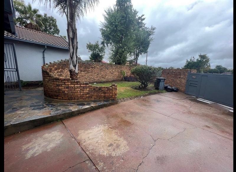 3 Bedroom Property for Sale in Birchleigh Gauteng