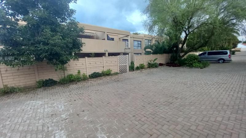 2 Bedroom Property for Sale in Kew Gauteng