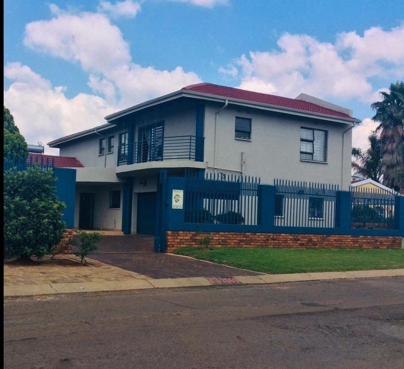 6 Bedroom Property for Sale in Lenasia South Gauteng