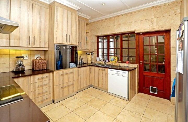 3 Bedroom Property for Sale in Parkhurst Gauteng