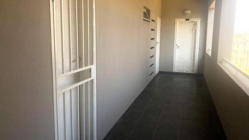 2 Bedroom Property for Sale in Blue Hills Gauteng