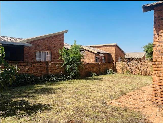 3 Bedroom Property for Sale in Noordwyk Gauteng