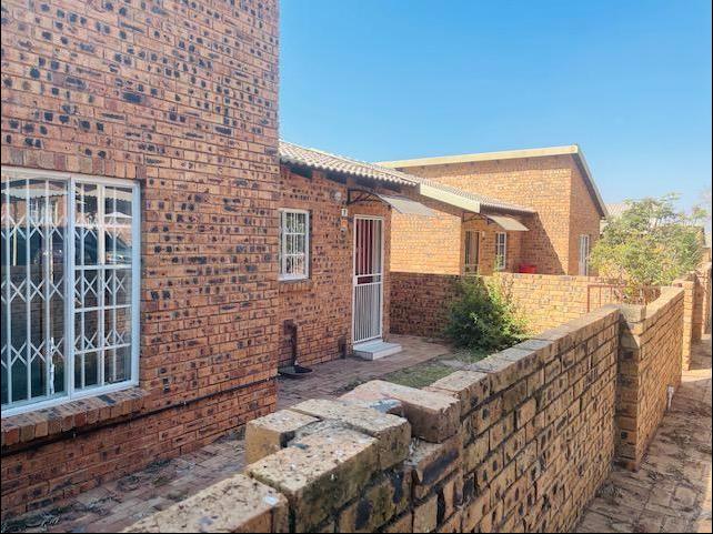 3 Bedroom Property for Sale in Noordwyk Gauteng