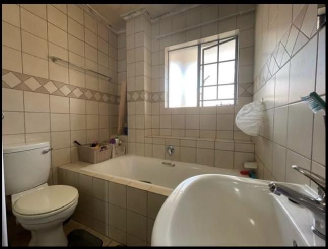 2 Bedroom Property for Sale in Noordwyk Gauteng
